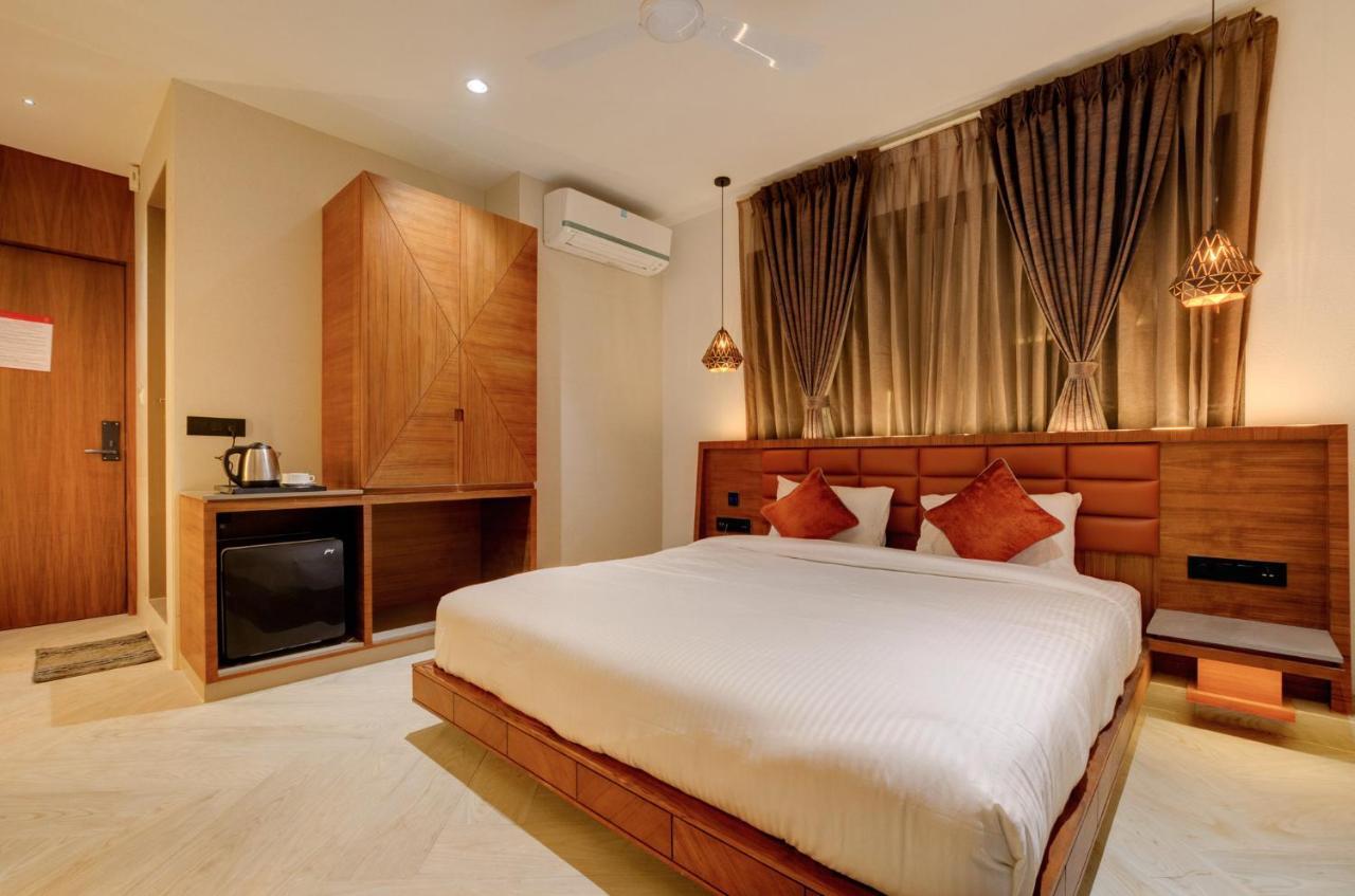 Hotel Diamond 26 Surat Exterior photo