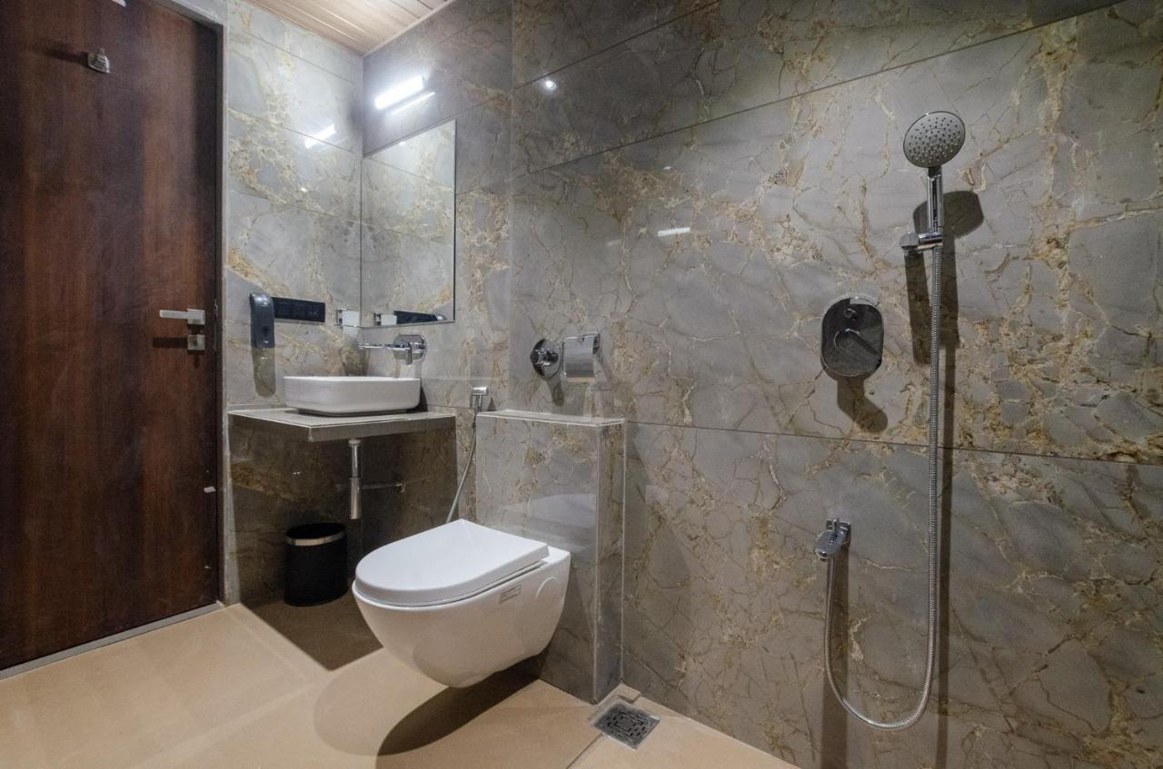 Hotel Diamond 26 Surat Exterior photo
